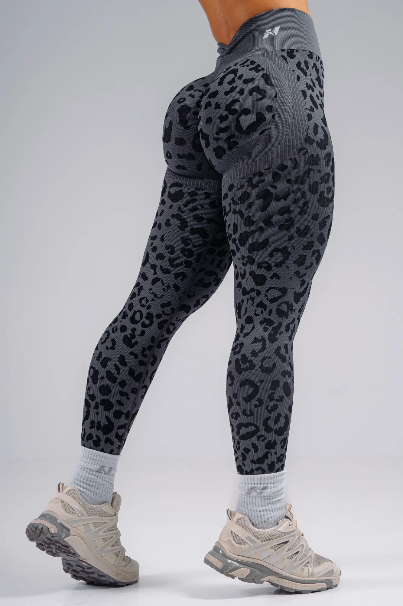 Nebbia 849 Push-Up Compression Leopard Leggings PRIMAL | Black Leopard