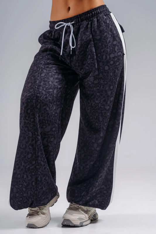 NEBBIA 865 Black Leopard Baggy Leopard Sweatpants | PRIMAL