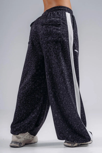 NEBBIA 865 Black Leopard Baggy Leopard Sweatpants | PRIMAL
