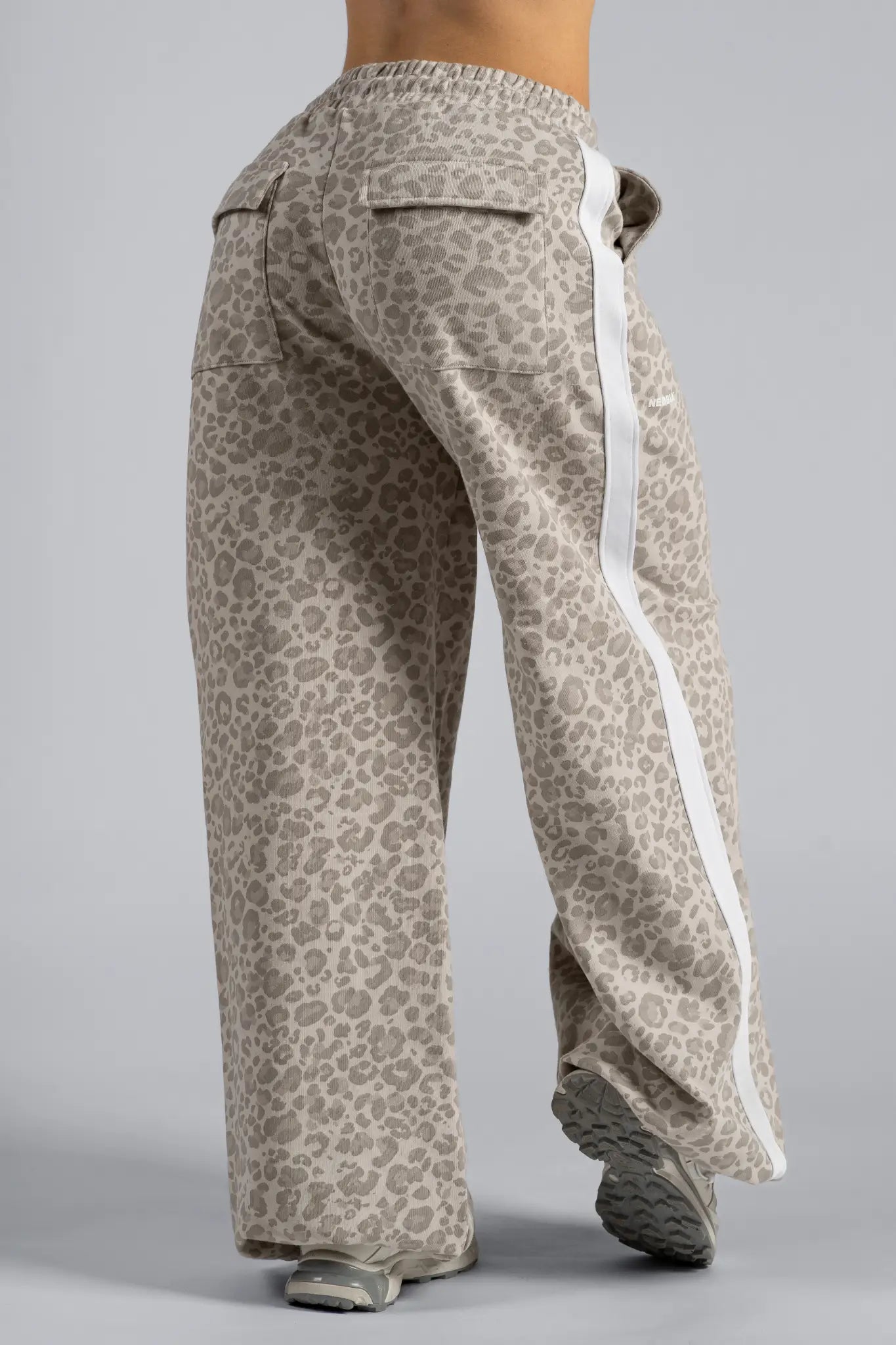 NEBBIA 865 Cream Leopard Baggy Leopard Sweatpants | PRIMAL