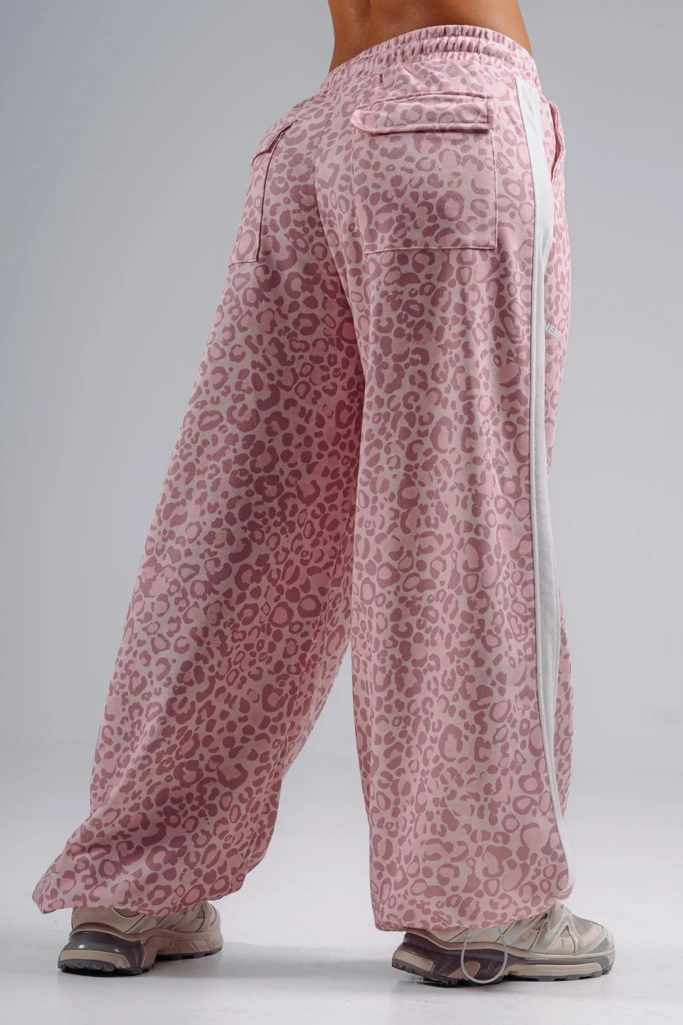 NEBBIA 865 Pink Leopard Baggy Leopard Sweatpants | PRIMAL
