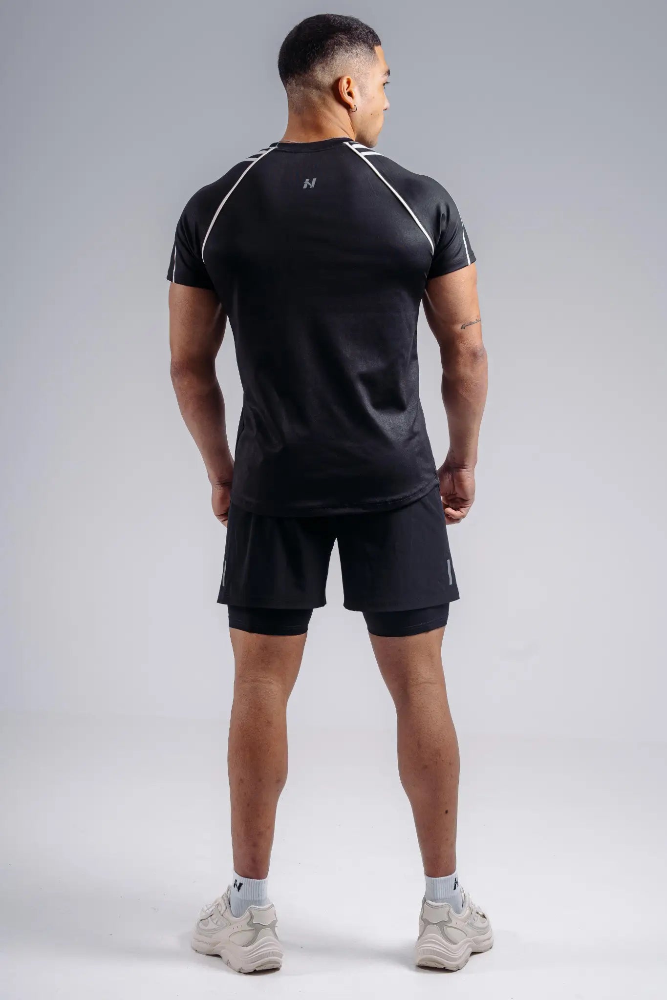 NEBBIA 872 Black Functional T-Shirt | PRIMAL