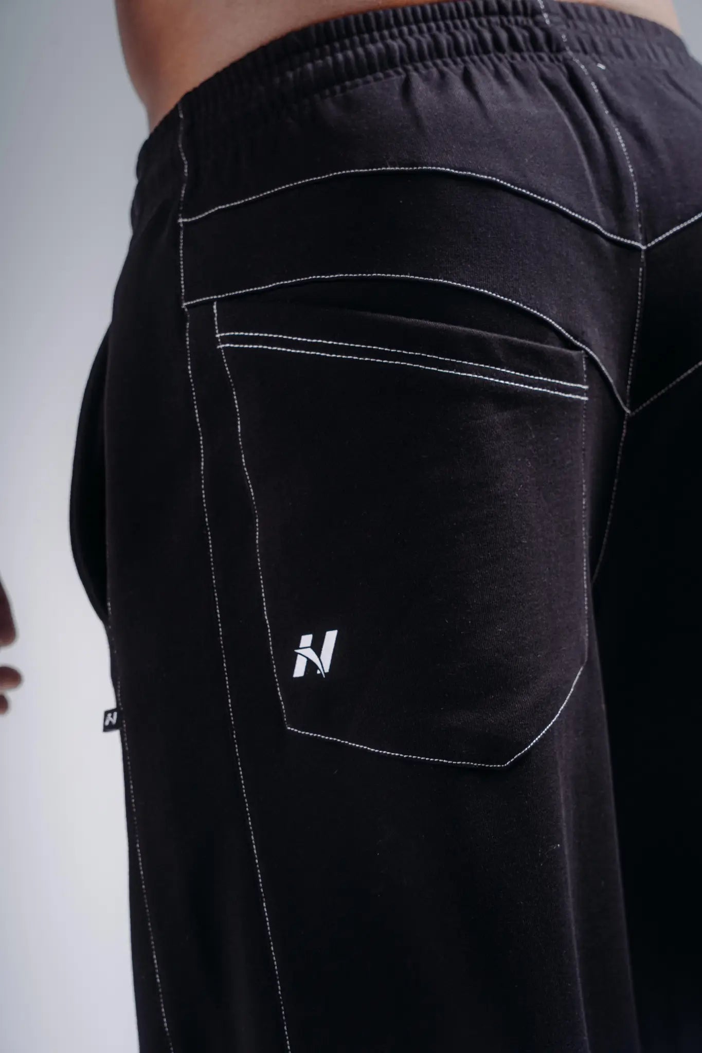 NEBBIA 879 Black Baggy Sweatpants | PRIMAL