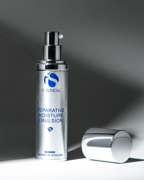 Restoring, hydrating, smoothing 

This intensive, rejuvenating moisturizer is formulated with botanicals, peptides, and powerful antioxidants. Reparative Moisture Emulsion helps keep your skin healthy, smooth, and protected.

