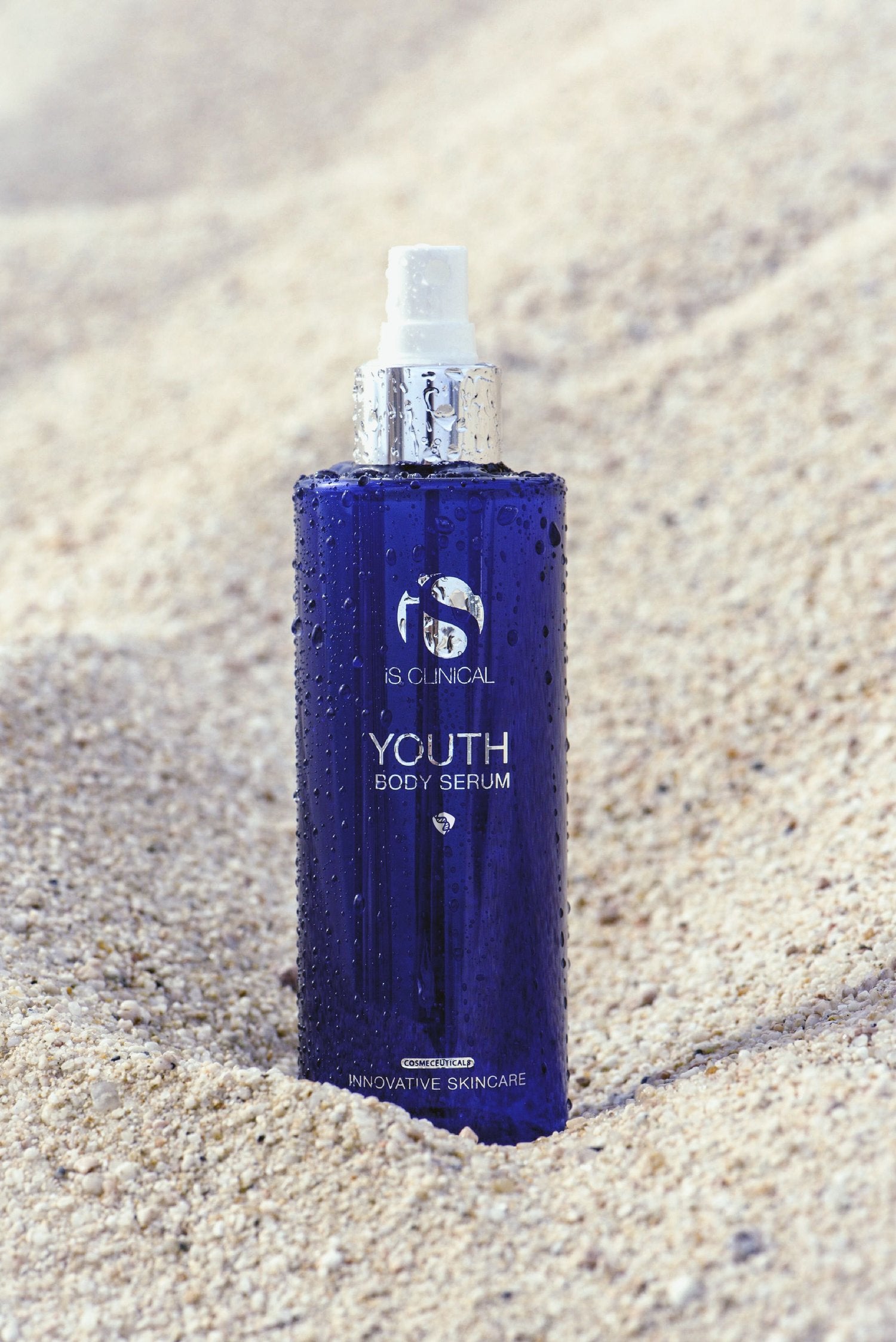 Hydrating, nourishing, protective

This refreshing lightweight serum mist gently absorbs into the skin providing powerful hydration and antioxidant protection against environmental stressors. 