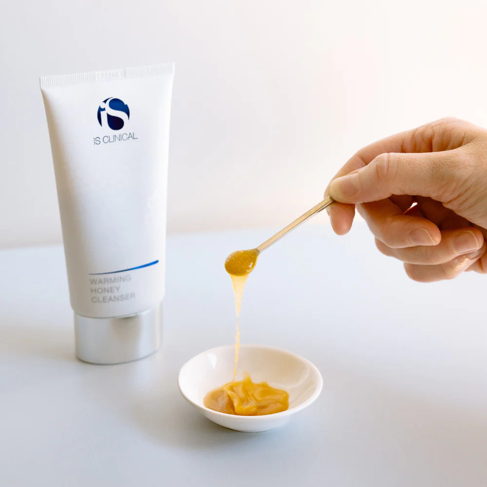 Deep-cleansing, hydrating, soothing

This rich, luxurious treatment cleanser, formulated with pure Honey, Royal Jelly, and Propolis, imparts an extraordinary sensory experience while effectively cleansing and gently exfoliating the skin. 