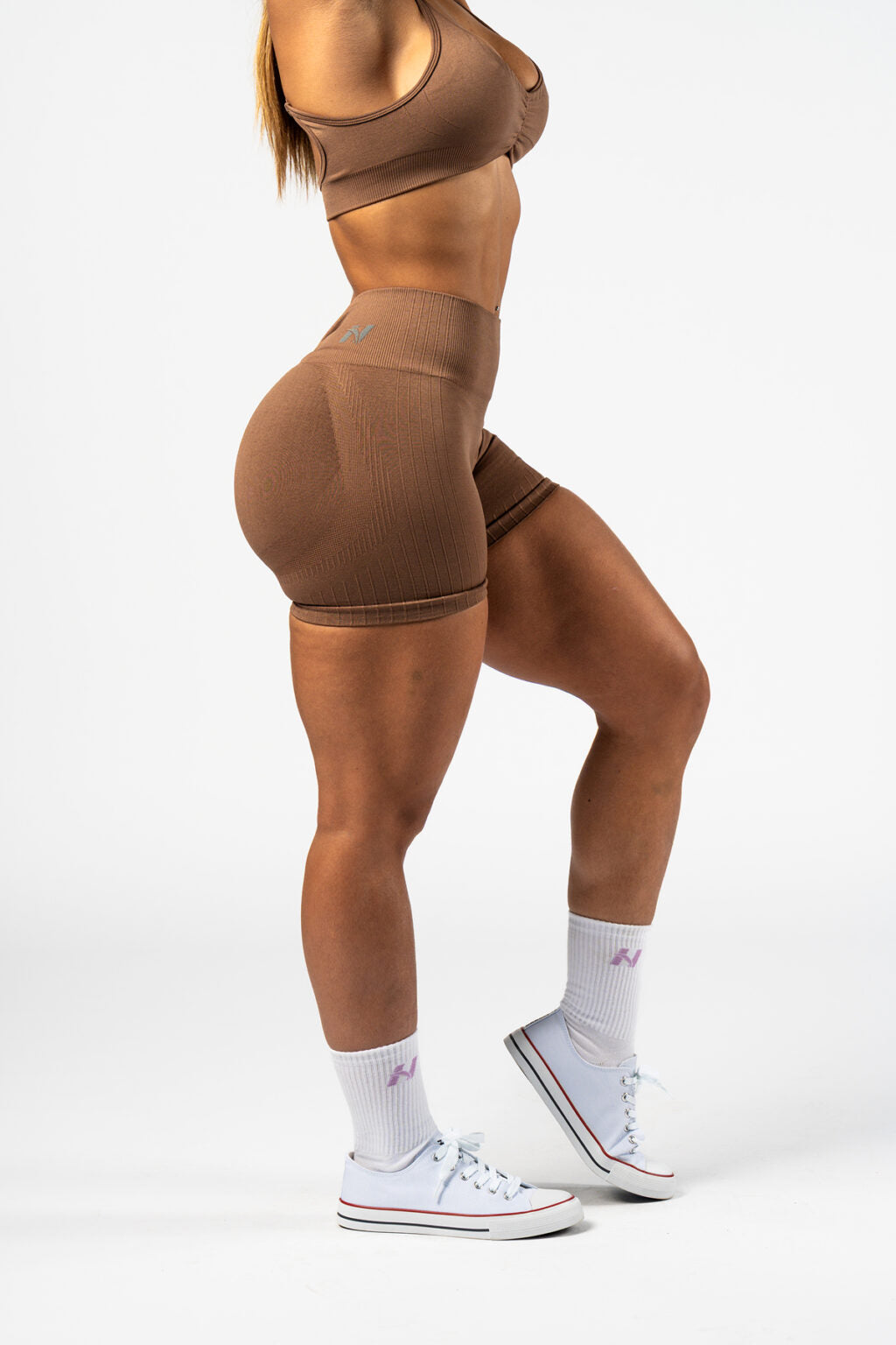Nebbia Sports Shorts 304 Brown – seamless, push-up, high waist | Nebbia Activewear (2/3)