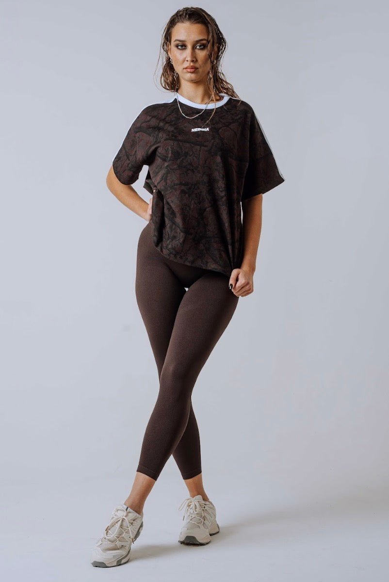 Nebbia Power 894 Relaxed Training Tee - Dark Brown Camo - AlisiiaKholli