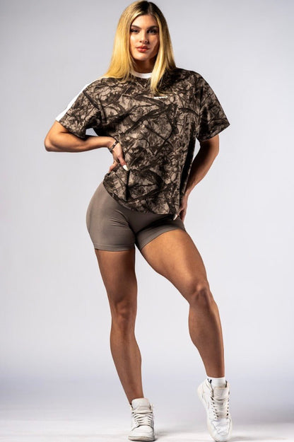 Nebbia Power 894 Relaxed Training Tee - Light Brown Camo - AlisiiaKholli