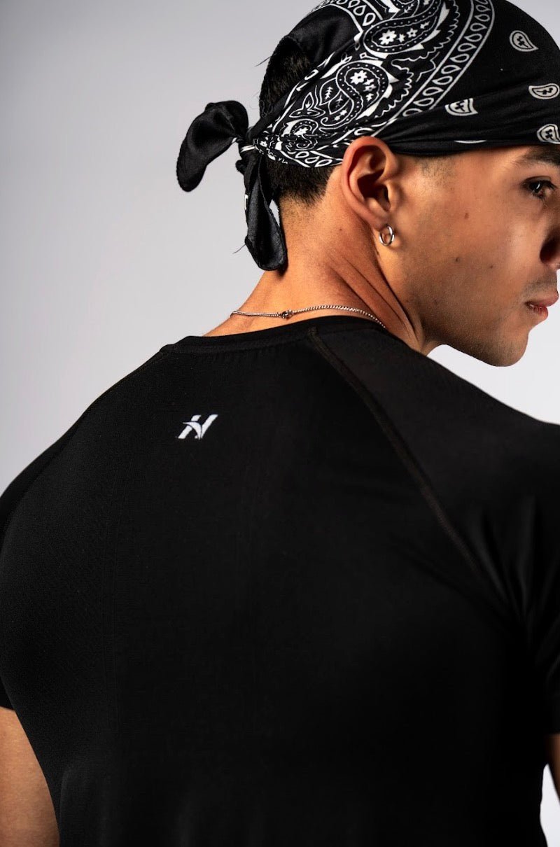 Nebbia Power 900 Men's Seamless Short Sleeve Top - Black - AlisiiaKholli
