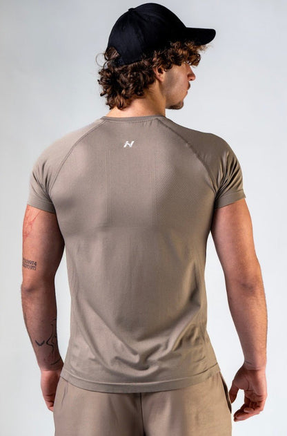 Nebbia Power 900 Men's Seamless Short Sleeve Top - Light Brown ASH - AlisiiaKholli