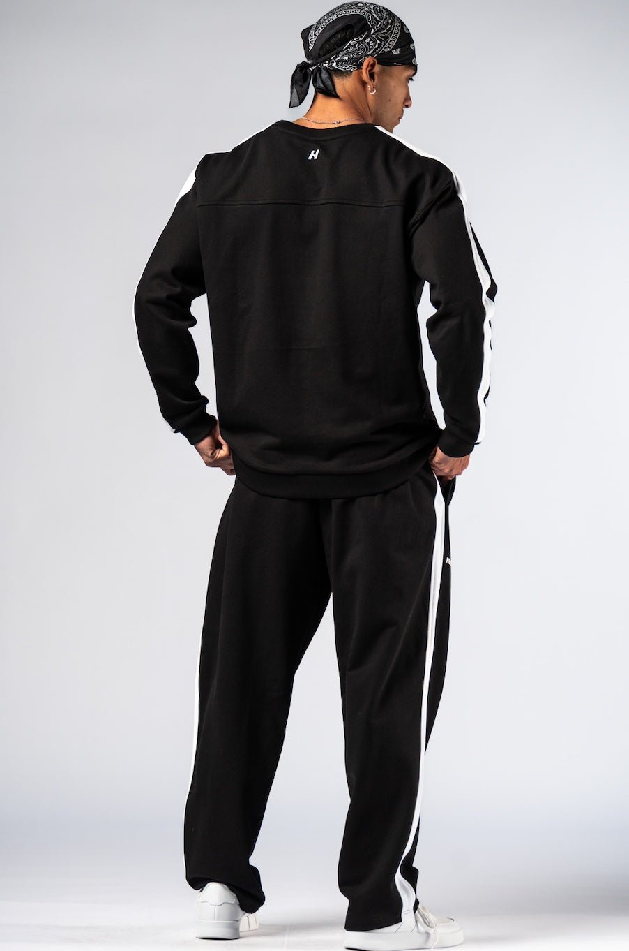 NEBBIA Power Relaxed Sweatshirt 903 | Black & Black - AlisiiaKholli