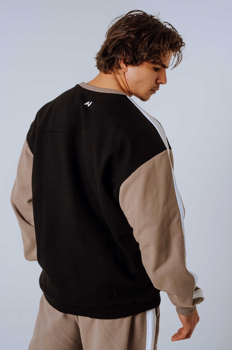 NEBBIA Power Relaxed Sweatshirt 903 | Black & Light Brown Ash - AlisiiaKholli