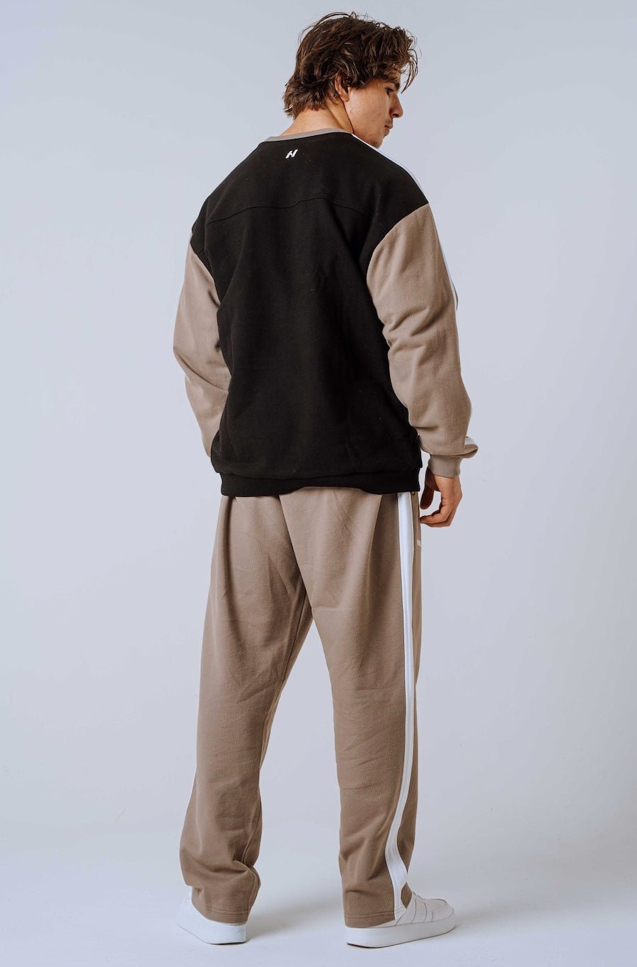 NEBBIA Power Relaxed Sweatshirt 903 | Black & Light Brown Ash - AlisiiaKholli