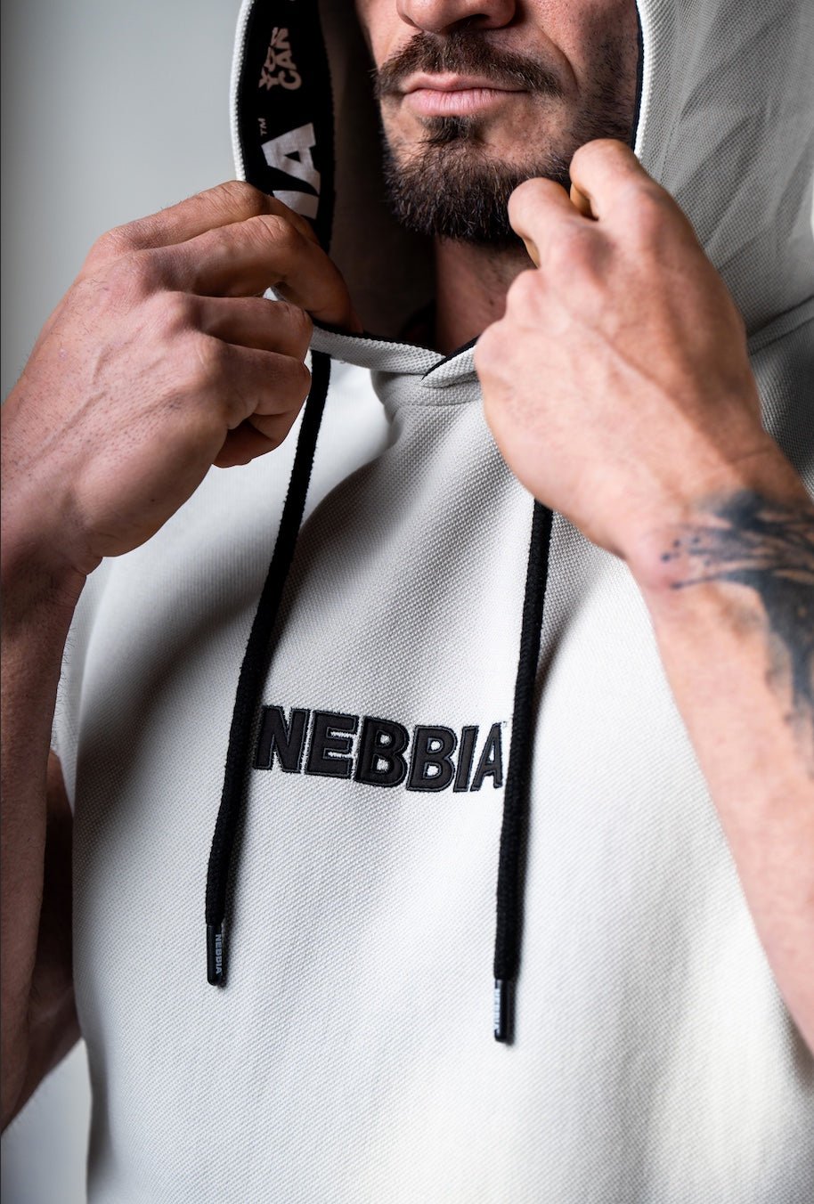 NEBBIA Training Rag Top HERO 297 – Light Grey Short Sleeve Hoodie - AlisiiaKholli